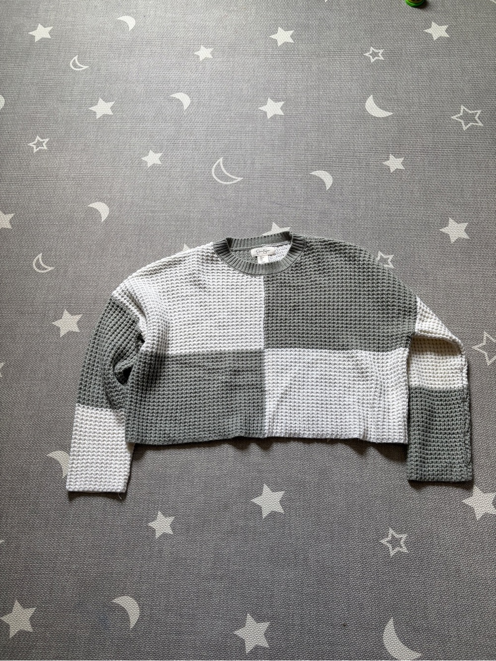 Jessica Simpson Gray and White Colorblock Waffle Knit Sweater